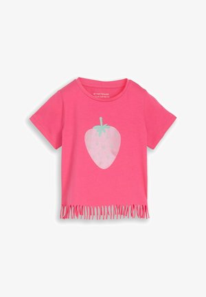 T-shirt rose à manches courtes pour enfants avec ourlet à franges et motif fraise rose clair avec feuilles vertes centré sur le devant.