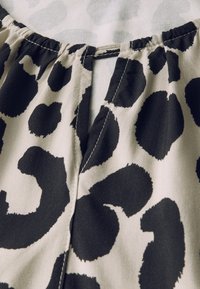 Thumbnail Image 5