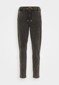 ONLBLUSH POPTRASH EASY - Pieguloša piegriezuma džinsi - black denim