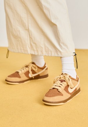 DUNK LOW - Baskets basses - flax/sesame/light british tan