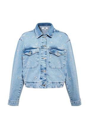 Hellblaue Jeansjacke mit vorderen Knöpfen, zwei Brusttaschen und weißen, stickereiartigen Schneeflockenmuster verstreut auf der Jacke.