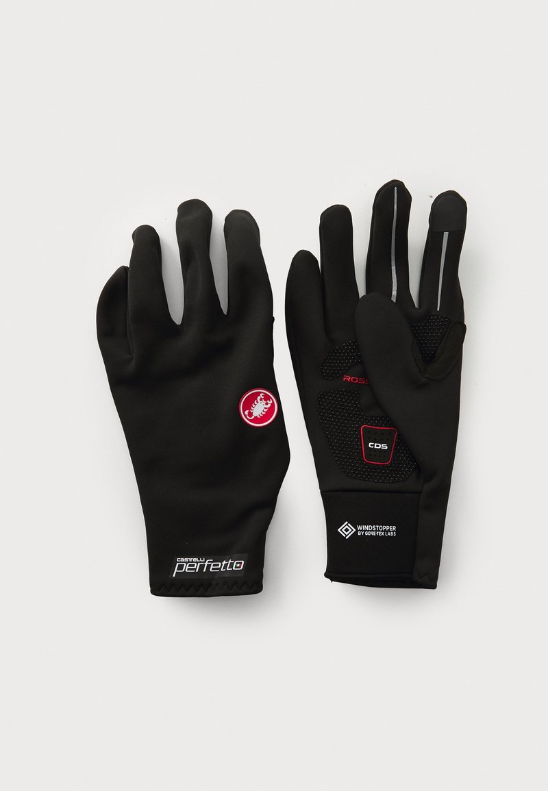Luvas de ciclismo pretas feitas de material à prova de vento apresentam uma área de aderência texturizada, acentos de logótipos em vermelho e detalhes refletivos nos dedos.