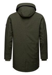 Jachetă parka verde măsliniu cu glugă, manșete lungi și cu țesătură texturată. Are buzunare laterale și un tiv drept.