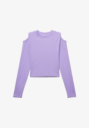 Fioletowa bluzka z długim rękawem z wycięciem na ramionach, żebrowana faktura i falbany na mankietach. Dopasowany krój, krótka długość.