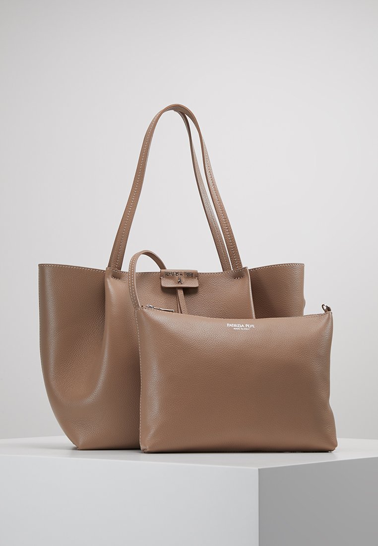 Patrizia Pepe BORSA BAG Håndveske real taupe Zalando.no Patrizia Pepe Håndveske real taupe Zalando.no