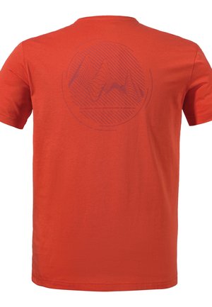 Rotes Baumwoll-T-Shirt mit einem kreisförmigen Grafikdesign mit Bergen und Linien auf dem Rücken. Mit kurzen Ärmeln und einem Rundhalsausschnitt.