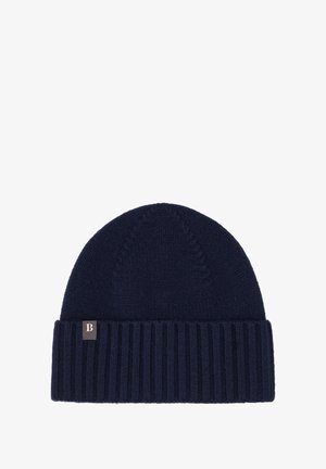 Marinefarbener Strickmütze mit einem gerippten Bündchen und strukturiertem Obermuster. Besitzt ein kleines rechteckiges Etikett mit dem Buchstaben 'B' an der Seite.