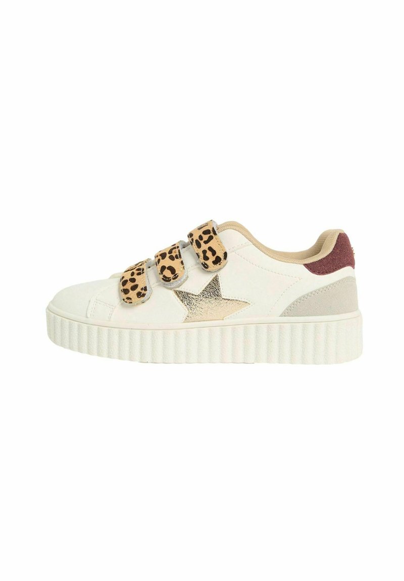 Witte sneaker met een gestructureerde rubberen zool, luipaardprint klittenband straps en een metallic gouden steraccent. Bevat beige en bordeauxrode details.