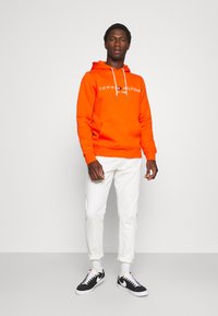 Tommy Hilfiger LOGO HOODY - Sweatshirt com capuz - daring orange