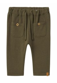 Pantalon en tricot vert olive avec une taille élastique à cordon de serrage, doté de deux poches avant et de boutons en bois. Texture douce avec un design côtelé.