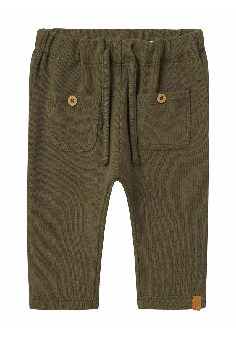 Pantalon en tricot vert olive avec une taille élastique à cordon de serrage, doté de deux poches avant et de boutons en bois. Texture douce avec un design côtelé.