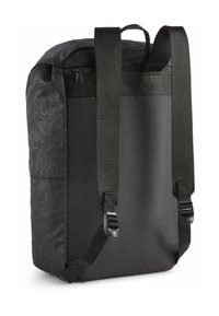 Sac à dos noir avec un extérieur rembourré, un design élégant, des sangles en tissu réglables, une poche zippée sur le côté et des motifs en relief.