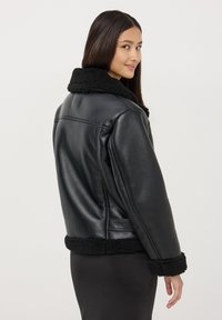 Terranova MONTONE SINTETICO - Giacca in similpelle - nero