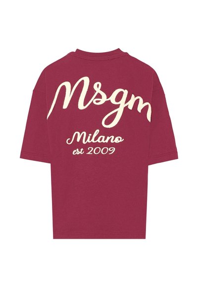 Bordeaux katoenen T-shirt met oversized pasvorm, ronde hals en grote witte cursieve tekst: "Msgm Milano est 2009" op de rug.