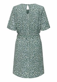 Abito floreale con maniche corte e vita regolabile. Tessuto verde con piccoli fiori bianchi e blu. Dettaglio a apertura a chiave sulla schiena.