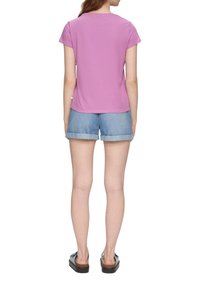 QS MIT FRONT - T-Shirt print - lavendel