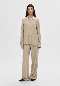 Selected Femme SLFVIVA SUN SHIRT - Hemdbluse - greige