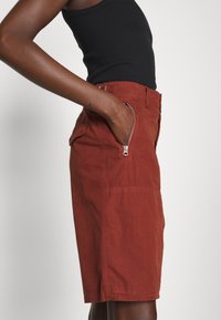 rag & bone Short - dark brown