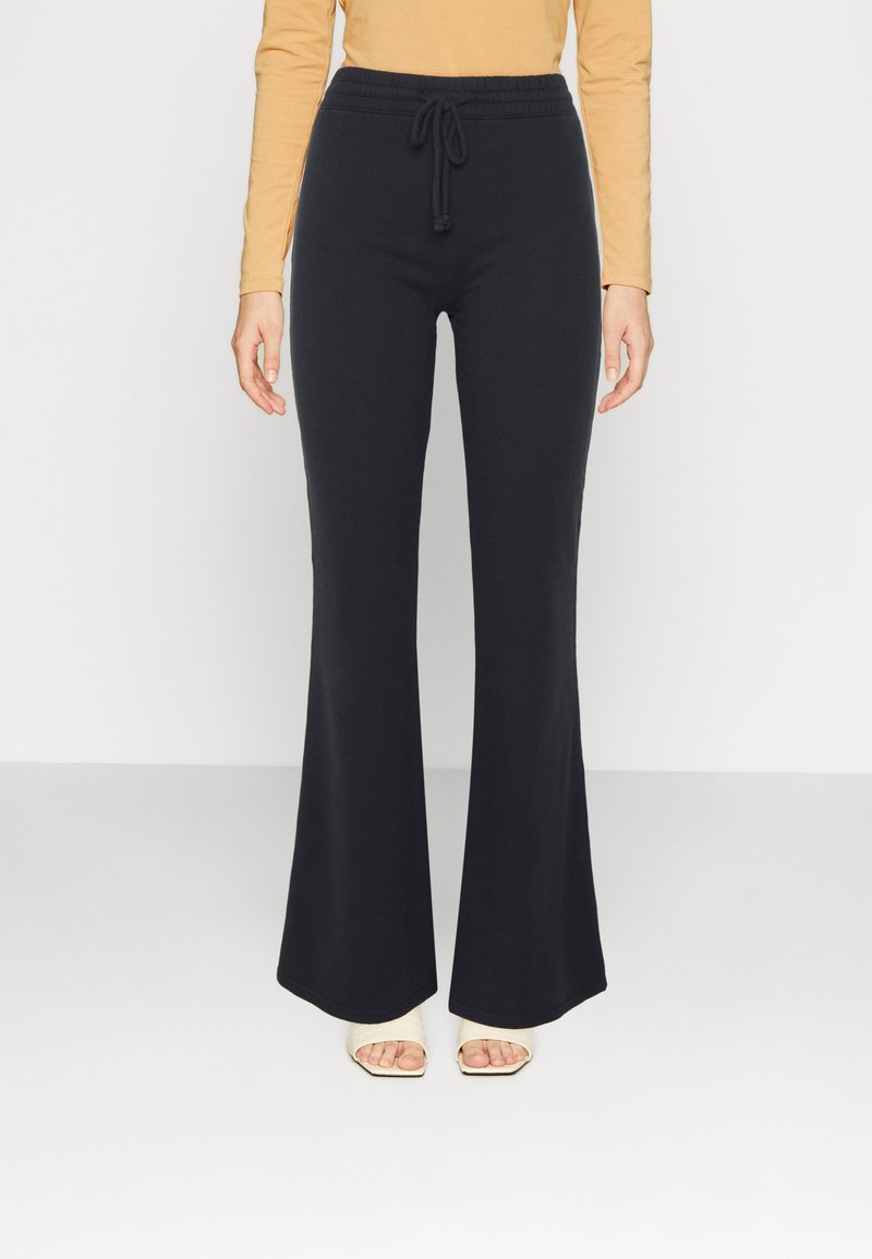 Hollister Co. FLARE Tracksuit bottoms casual black/black Zalando