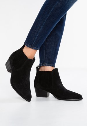 Kotníková obuv - black