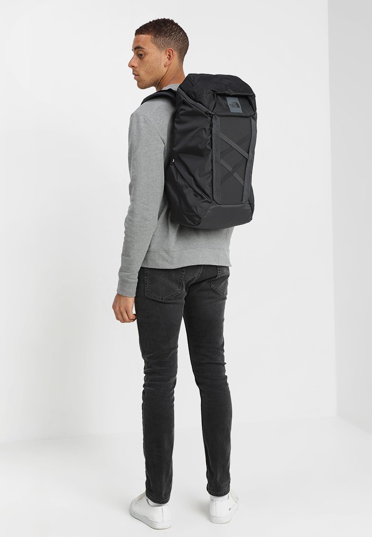 north face instigator 32