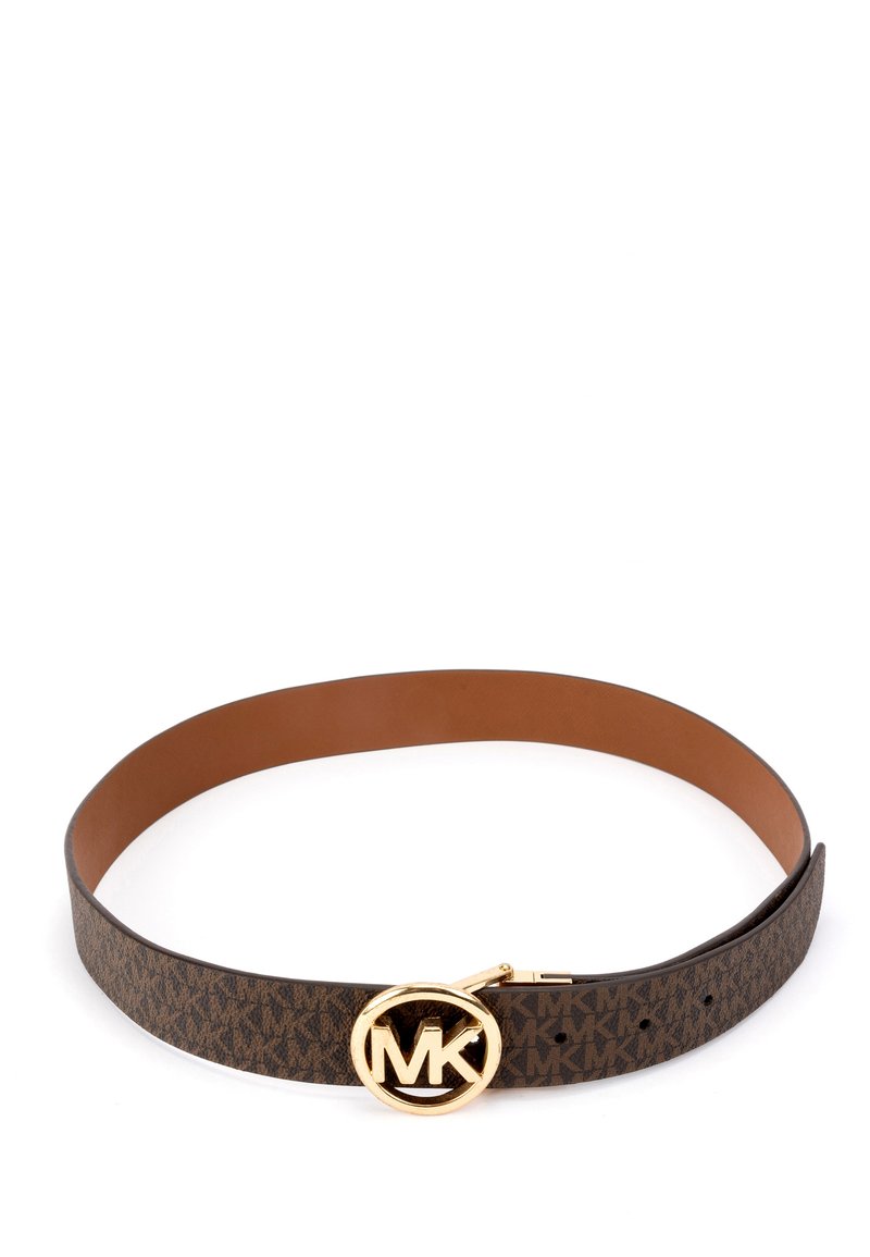 Brauner gemusterter Leder Gürtel mit einer goldfarbenen runden Schnalle mit "MK"-Logo, glatter Innenseite und schlankem Design.