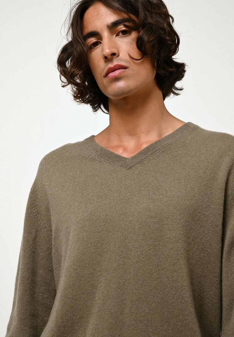Crown Of Edinburgh Cashmere Dames Coltrui Coe 005 Jade