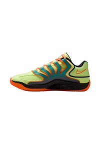 Zapatilla deportiva Nike en color verde lima brillante con detalles turquesa y cordones naranjas. Presenta una parte superior de malla texturizada y una suela negra con salpicaduras.