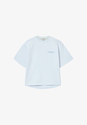 Jasnoniebieska koszulka z krótkim rękawem i okrągłym dekoltem, z małym logo "ALLSAINTS London" na lewej piersi.