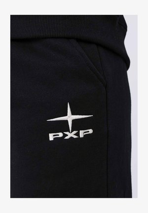 Pantaloni da ginnastica neri in tessuto misto cotone, con cintura a coste e tasca laterale. Logo "PXP" ricamato in bianco con accento a forma di stella.
