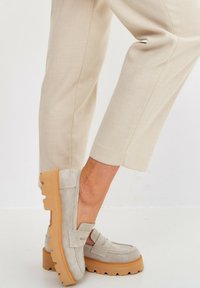 Cesare Gaspari Mocassins - beige
