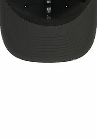 Schwarze Mütze mit einer bunten, gemusterten Unterseite des Schirms, mit einer glatten Textur und strukturierter Form, entworfen für den Freizeitgebrauch.