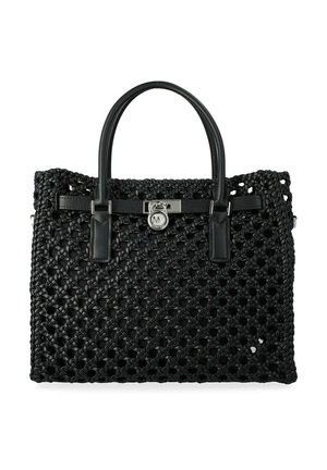 Borsa a mano nera in pelle intrecciata con doppi manici e chiusura argentata con logo MK al centro frontale.