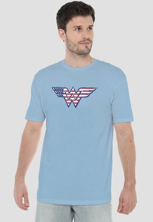 Cotton Soul, DC RED,WHITE & BLUE - T-Shirt print - light blue
