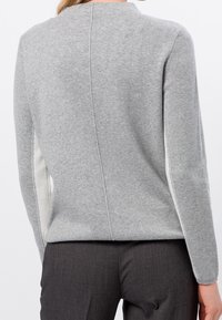 zero Sweter