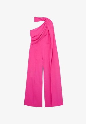 Lyserød heldragt med én skulder, vide ben og en draperet stofdetalje, der går fra skulder til talje.