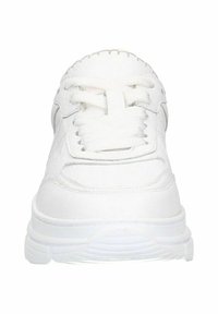 Witte sneaker met een gestructureerde bovenkant, vetersluiting aan de voorkant, gevoerde zool en ronde neus. Glad materiaal en minimalistisch ontwerp.