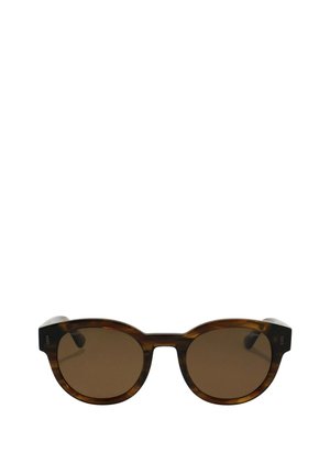 Ronde schildpadprint zonnebril met donkerbruine gepolariseerde glazen en een sleutelgatneusbrug, afgebeeld op een witte achtergrond.