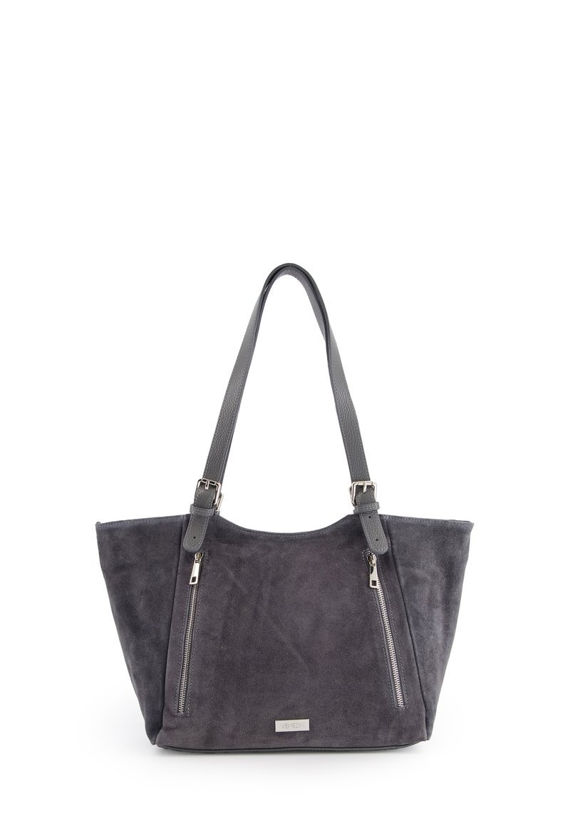Grijze suède totebag met twee ritspanelen aan de voorkant, dubbele grijze handvatten en een metallic logoaccent aan de voorkant. Gladde textuur.