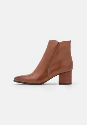 LEATHER - Lage laarzen - cognac