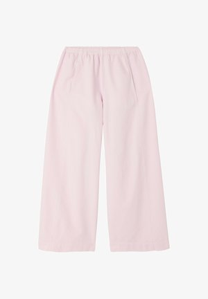 Pantalones anchos de pierna en rosa claro con cintura elástica y bolsillos laterales, confeccionados en tela suave.