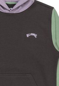 Felpa con cappuccio grigia scura con maniche verdi. Presenta un cappuccio lavanda e il logo "Billabong" ricamato sul petto. Include una tasca frontale.