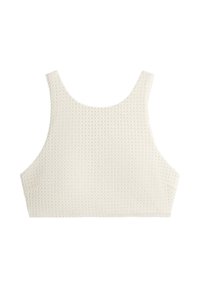 Crop top sans manches en maille texturée blanc crème avec larges bretelles et encolure arrondie.