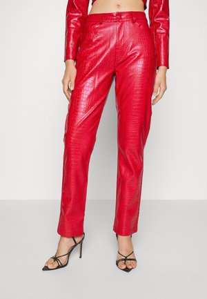 Nly by Nelly SASSY SLIT PANTS - Pantalon classique - red/rouge - ZALANDO.FR