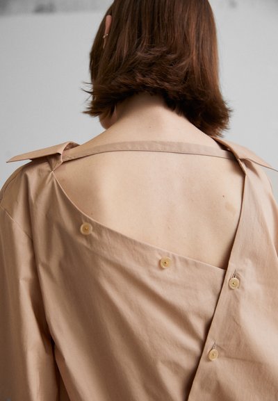 A.W.A.K.E. MODE OFF SHOULDER - Πουκαμίσα με κουμπιά - beige