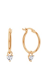 Złote kolczyki w kształcie obręczy z sercem, ozdobione przezroczystym kryształem jako zawieszką. Gładkie wykończenie metalowe z bezpiecznym zapięciem.