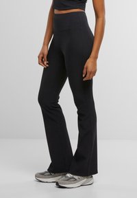 Urban Classics Verryttelyhousut - black