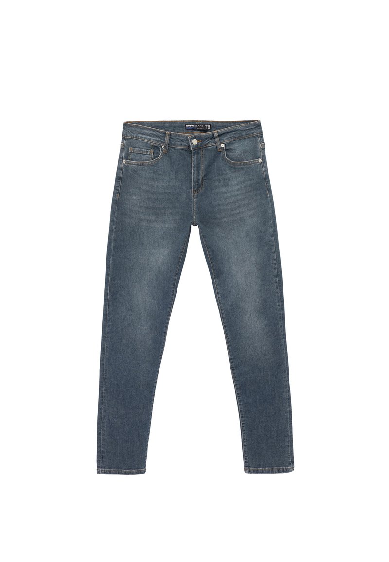 Dunkelblaue Jean mit geradem Bein, fünf Taschen und kontrastierenden Nähten. Mit Knopf- und Reißverschluss am Bund.