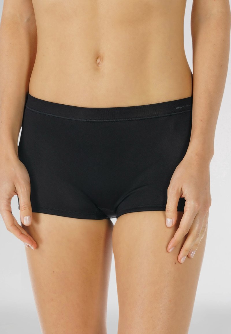 Svarta boxershorts i mjuk bomullsblandning med elastisk midja. Har en slät textur och en minimalistisk design.