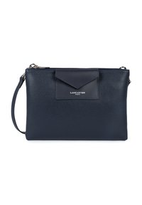 Borsa a tracolla in pelle blu navy con finitura testurizzata, tasca a patta, hardware in argento e tracolla regolabile, caratterizzata dal logo del marchio impresso sulla parte anteriore.